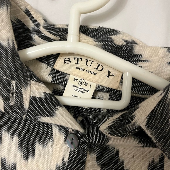 Study NYC button-up. - Picture 2 of 2